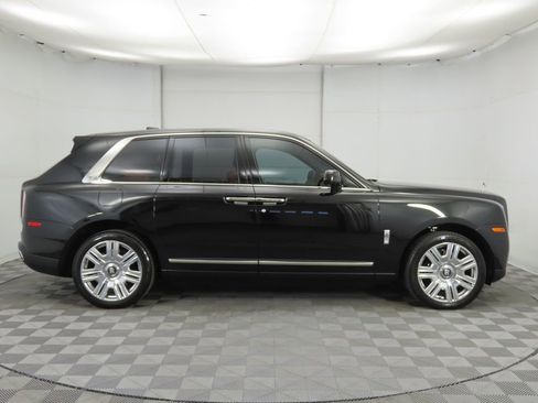 Certified 2023 Rolls-Royce Cullinan w/ Cullinan Package image 4