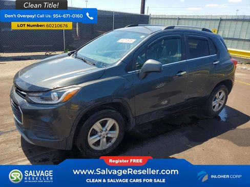 Used 2017 Chevrolet Trax LT w/ LT Convenience Package AWD/4WD image 1