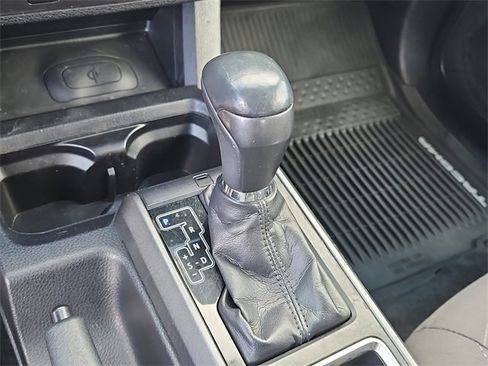 Used 2017 Toyota Tacoma TRD Sport image 26