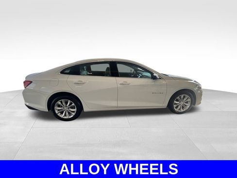 Used 2025 Chevrolet Malibu LT image 3