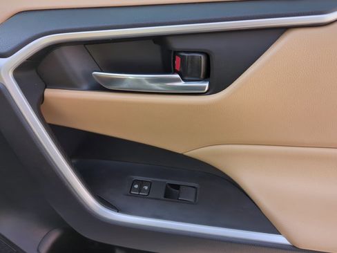 Used 2021 Toyota RAV4 XLE image 26