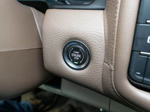 Used 2021 GMC Yukon Denali w/ Denali Premium Package image 28