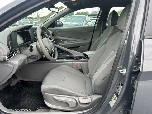 Used 2024 Hyundai Elantra SE FWD image 11