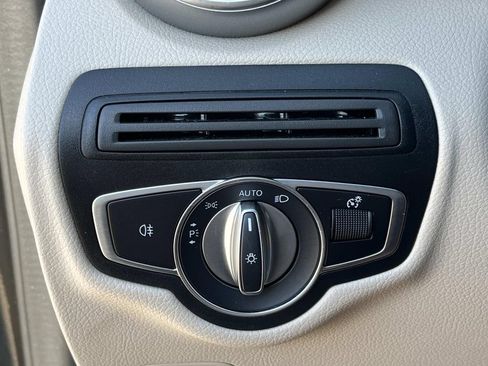 Used 2022 Mercedes-Benz GLC 300 4MATIC image 27