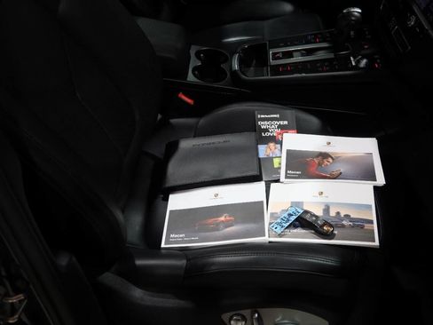 Used 2024 Porsche Macan AWD/4WD image 26