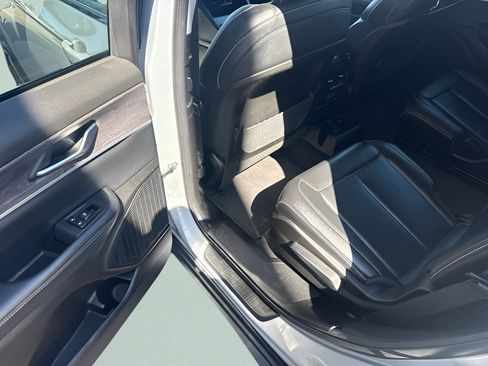 Used 2023 Jeep Grand Cherokee L Limited AWD/4WD image 10
