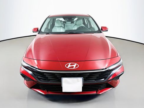 Used 2024 Hyundai Elantra Limited image 2