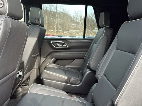 Used 2023 GMC Yukon SLT w/ SLT Luxury Package image 28