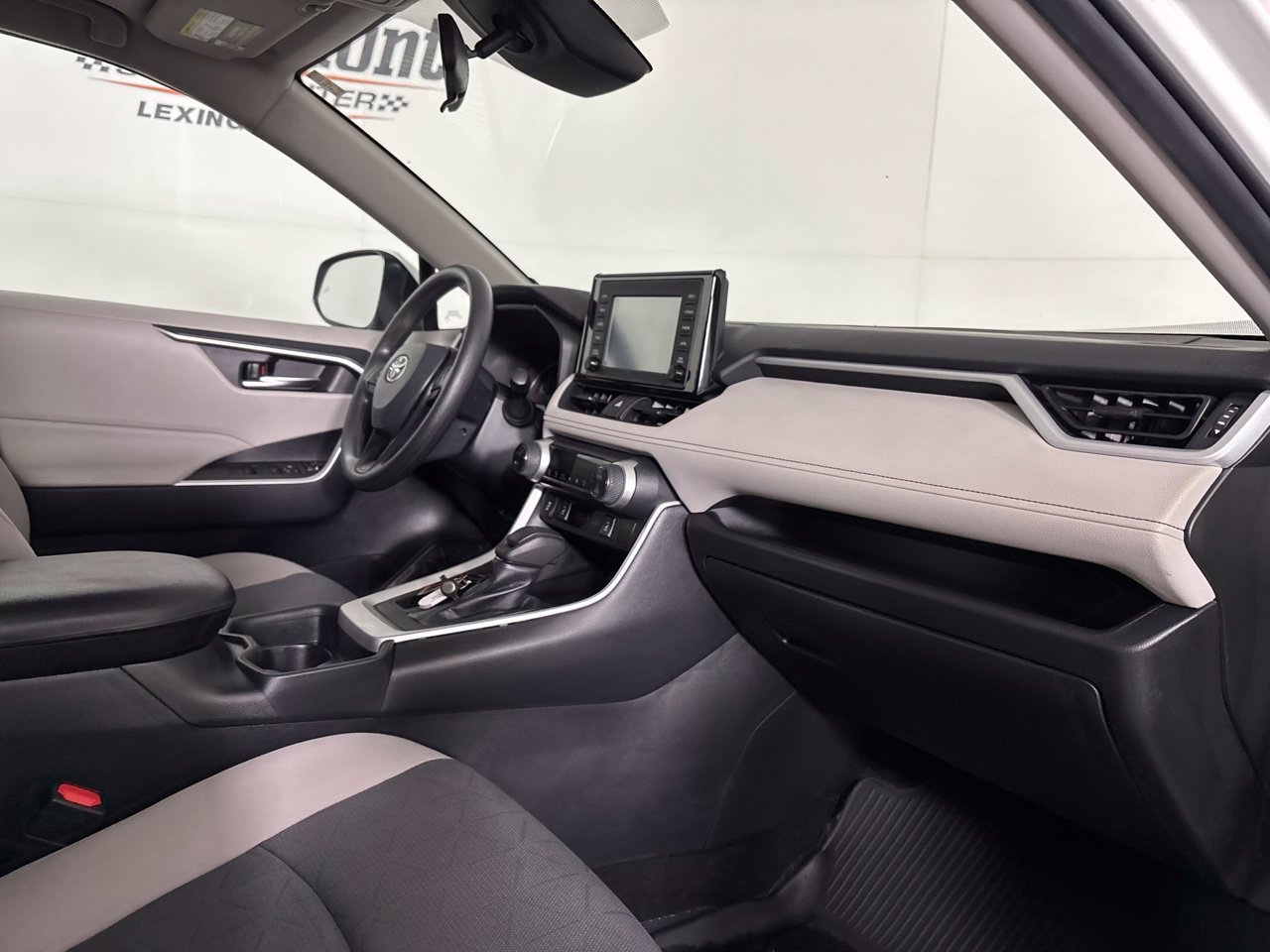 Used 2019 Toyota RAV4 XLE AWD/4WD image 32