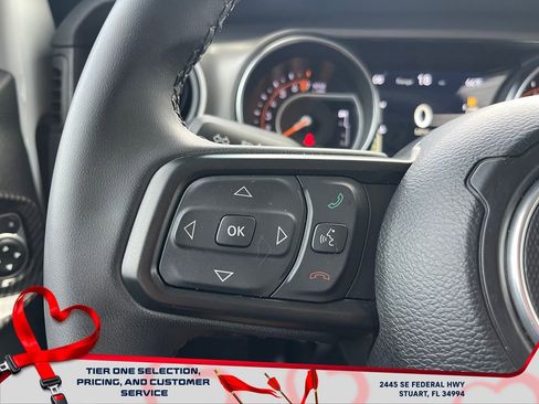 Used 2023 Jeep Gladiator Willys image 27