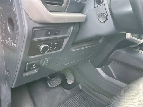 Used 2024 Ford Expedition Max XLT image 31