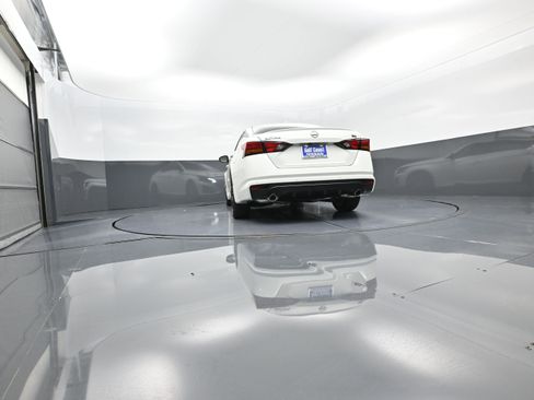 New 2025 Nissan Altima 2.5 SR w/ SR Premium Package image 28