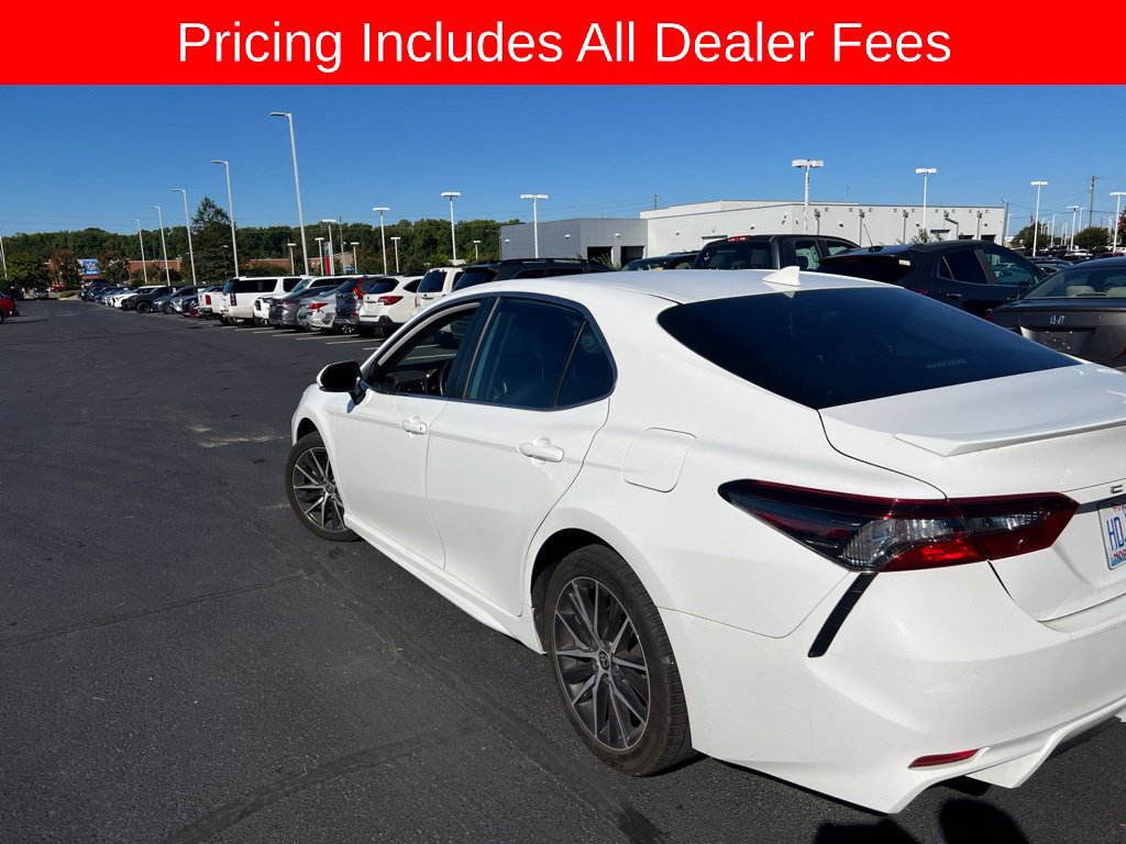 Used 2022 Toyota Camry SE FWD image 9