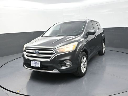 Used 2017 Ford Escape SE image 4
