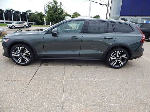 New 2026 Volvo V60 B5 Cross Country Plus w/ Climate Package image 11