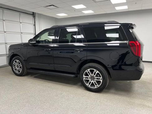 Used 2025 Ford Expedition Active AWD/4WD image 6