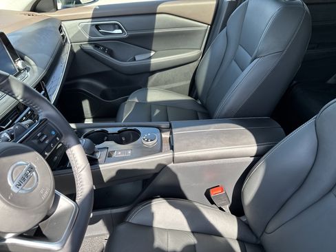 Used 2021 Nissan Rogue SL image 16