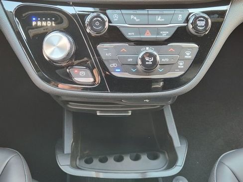 New 2026 Chrysler Pacifica Select image 15