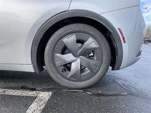 Used 2024 Toyota Prius LE image 9