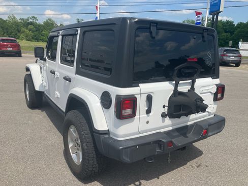 Used 2020 Jeep Wrangler Unlimited Sahara AWD/4WD image 5