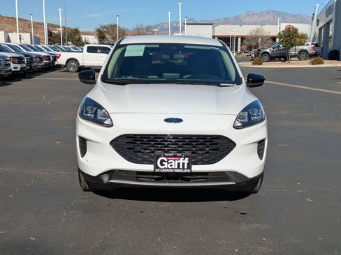 Used 2020 Ford Escape SE Sport image 9