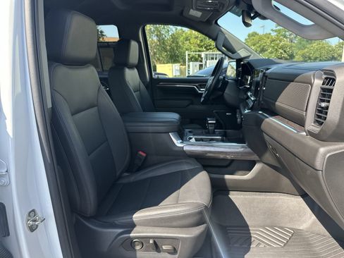 Used 2023 Chevrolet Silverado 1500 LTZ AWD/4WD image 22