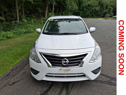 Used 2016 Nissan Versa SV FWD image 3