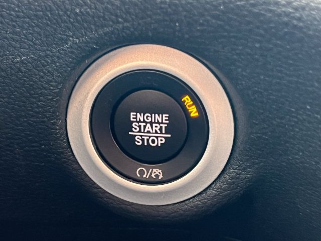 Used 2025 Chrysler Pacifica Limited FWD image 36