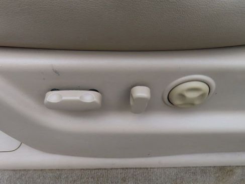 Used 2013 GMC Yukon XL Denali image 28