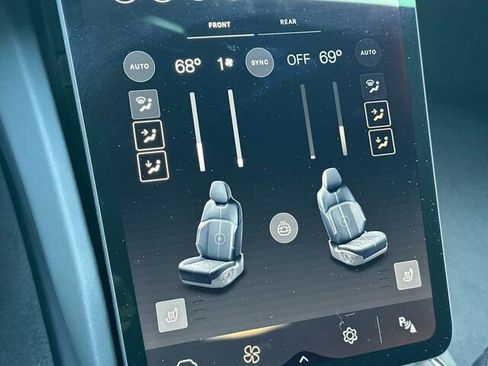 Used 2024 Lucid Air Touring image 24