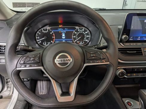 Used 2022 Nissan Altima 2.5 SV AWD/4WD image 16