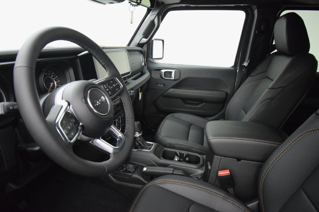 New 2026 Jeep Wrangler Unlimited Sahara AWD/4WD image 34