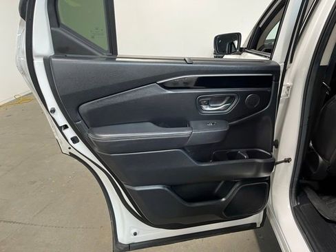 Used 2025 Honda Pilot EX-L image 19