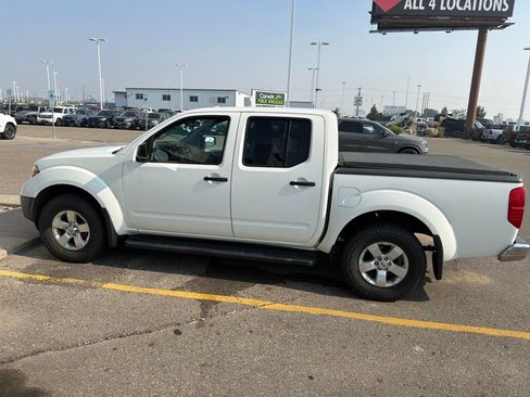 Used 2015 Nissan Frontier SV w/ SV Value Truck Package AWD/4WD image 8
