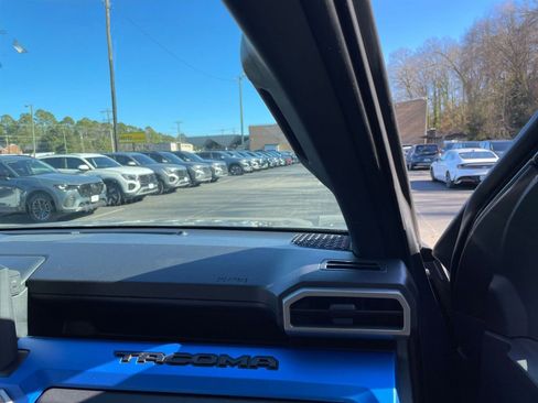 Used 2025 Toyota Tacoma TRD Off-Road image 33