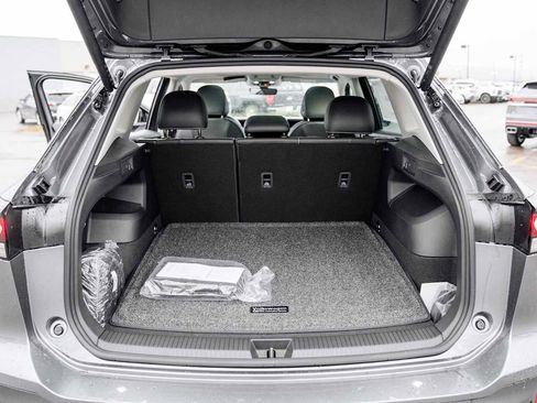 New 2026 Volkswagen Tiguan SE image 40