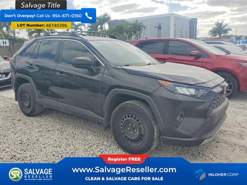 Used 2020 Toyota RAV4 LE image 5