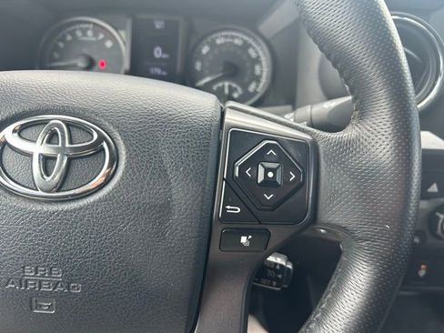 Used 2017 Toyota Tacoma TRD Sport w/ Tow Package AWD/4WD image 20