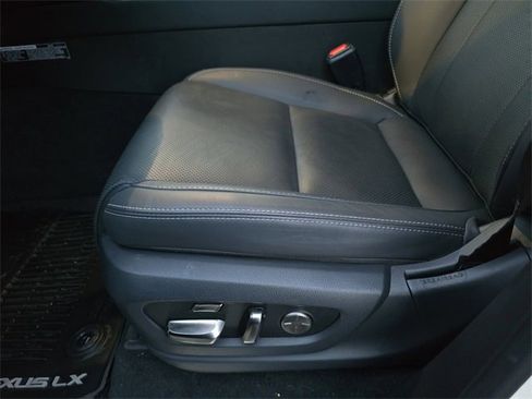 Used 2024 Lexus LX 600 4WD w/ Luxury Package image 33