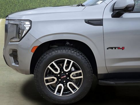 Used 2024 GMC Yukon AT4 w/ Technology Package AWD/4WD image 10