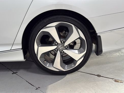 Used 2020 Honda Accord Touring image 23