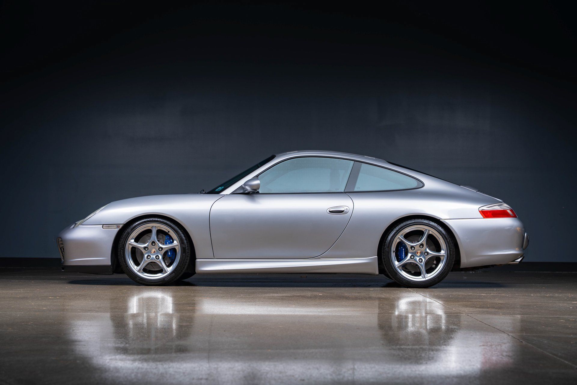 Used 2004 Porsche 911 40th Anniversary RWD image 3