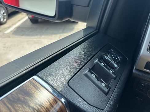 Used 2019 Ford F150 Lariat w/ Equipment Group 502A Luxury AWD/4WD image 29