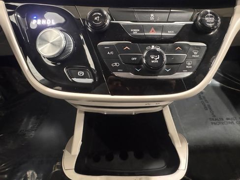 Used 2017 Chrysler Pacifica LX image 20