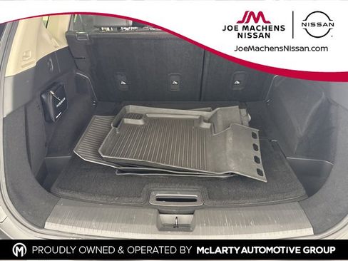 Used 2023 Nissan Rogue SL w/ SL Premium Package image 21