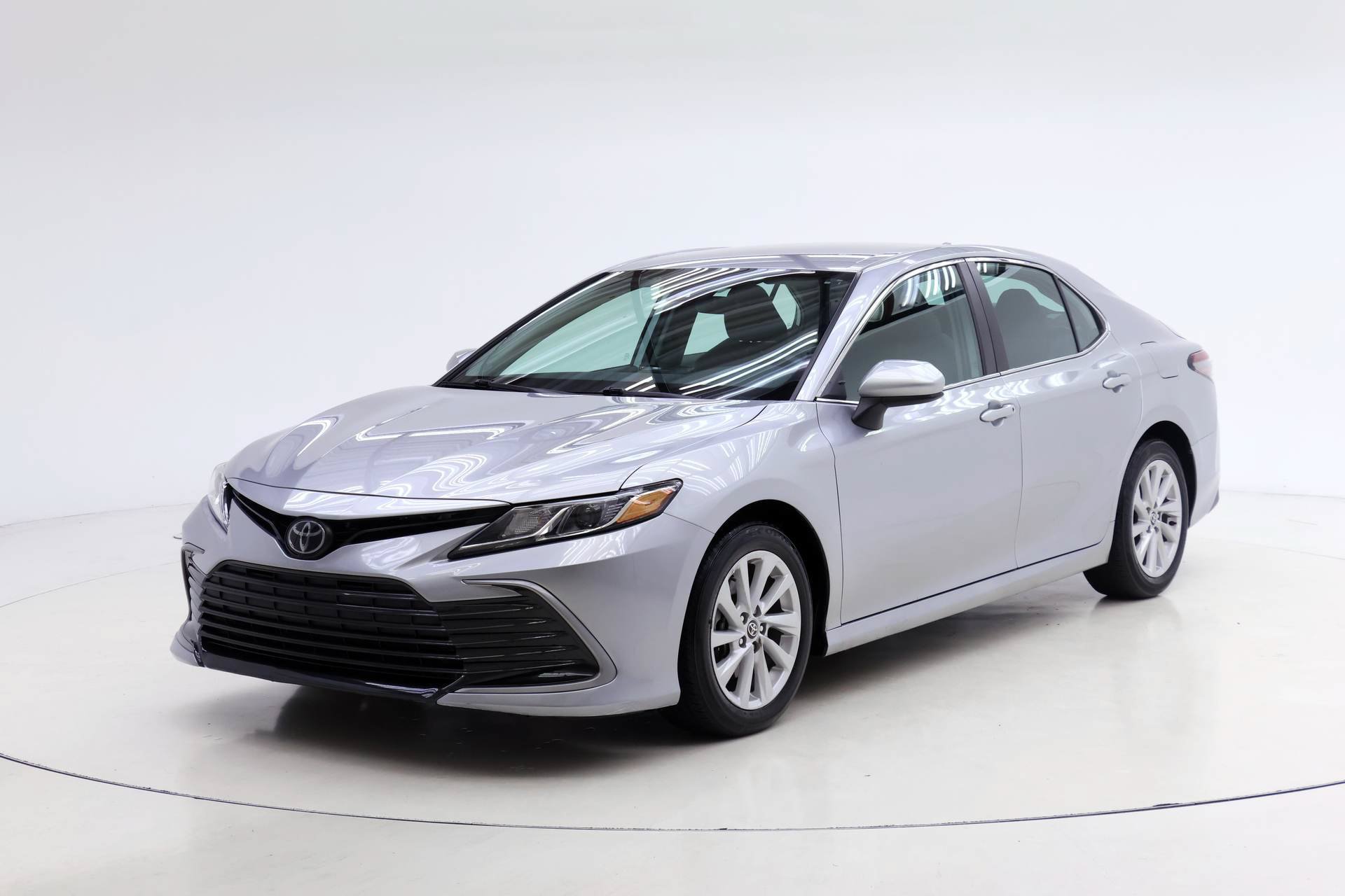 Used 2021 Toyota Camry LE FWD image 1