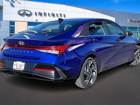 Used 2025 Hyundai Elantra SEL image 2