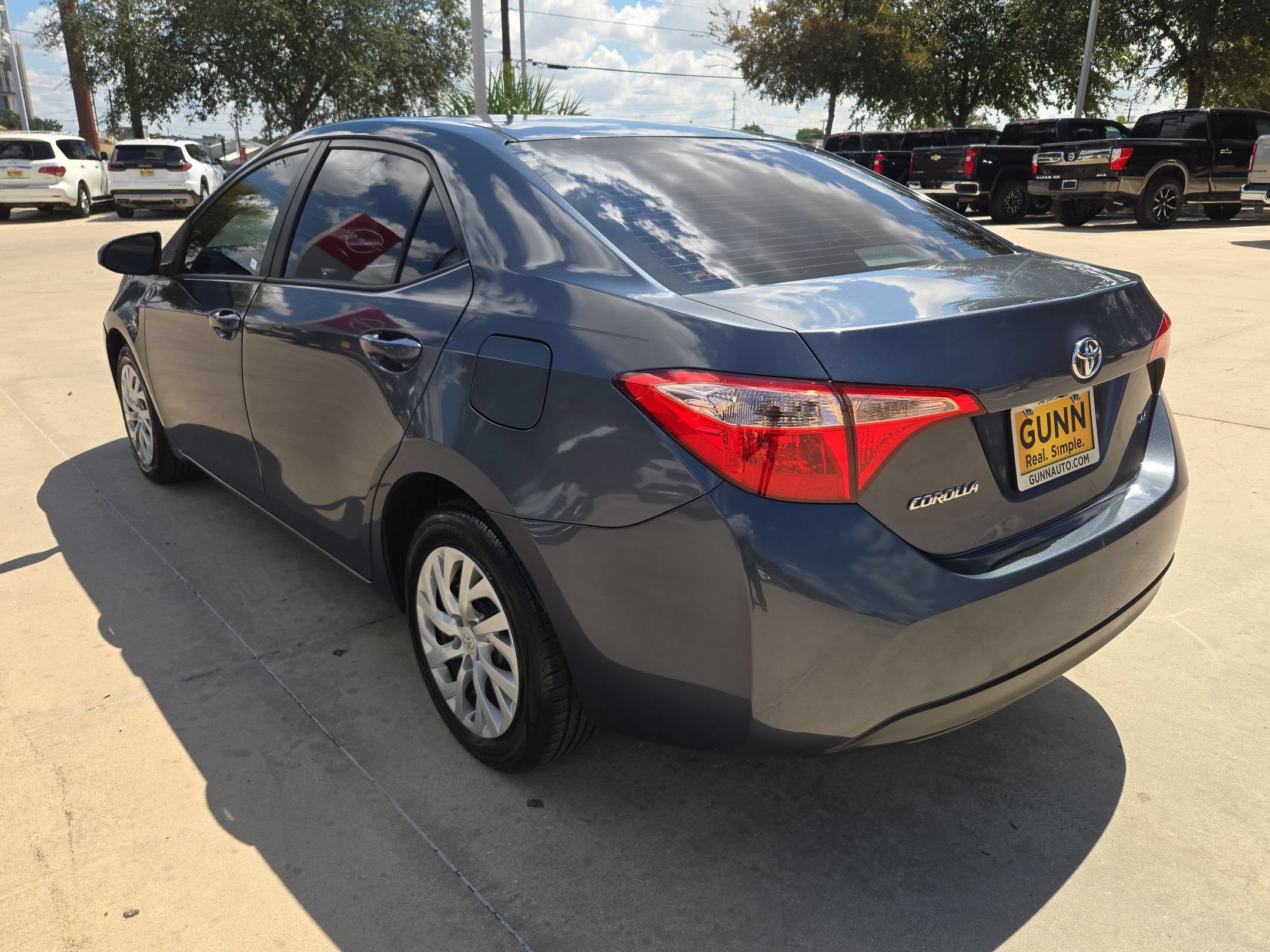 Used 2018 Toyota Corolla LE FWD image 5