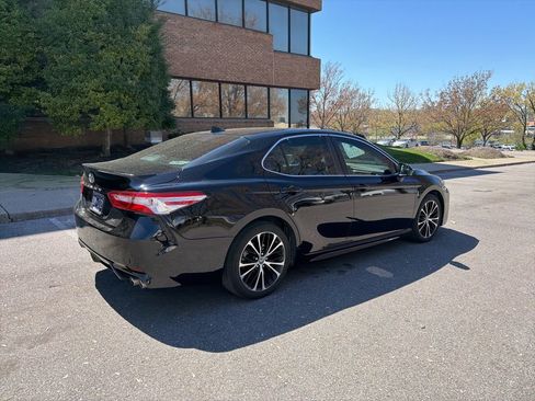 Used 2020 Toyota Camry SE w/ Convenience Package image 5