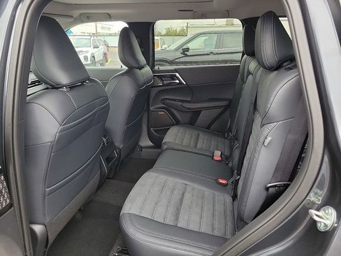 New 2025 Mitsubishi Outlander SE image 7